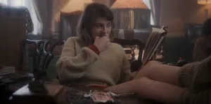 Jessica Mitford (актриса Zoe Brough) — кадр #12 из сериала «Возмутительные»