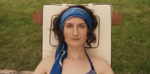 Nancy Mitford (актриса Бесси Картер) — кадр #1 из сериала «Возмутительные»