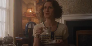 Nancy Mitford (актриса Бесси Картер) — кадр #3 из сериала «Возмутительные»