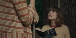 Jessica Mitford (актриса Zoe Brough) — кадр #11 из сериала «Возмутительные»
