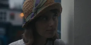 Jessica Mitford (актриса Zoe Brough) — кадр #4 из сериала «Возмутительные»