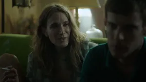 Deborah Hartsfield (актриса Келли Линч) — кадр #2 из сериала «Мистер Мерседес»