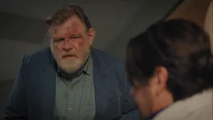 Bill Hodges (актёр Брендан Глисон) — кадр #6 из сериала «Мистер Мерседес»