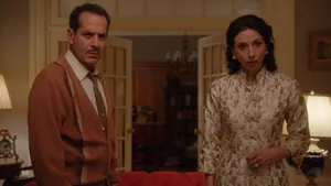Rose Weissman (актриса Марин Хинкль) — кадр #1 из сериала «Удивительная миссис Мейзел»