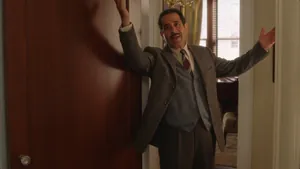 Abe Weissman (актёр Тони Шэлуб) — кадр #1 из сериала «Удивительная миссис Мейзел»